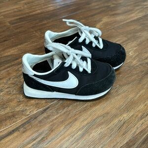 Nike Waffle Trainer 2. Black and white toddler sneakers